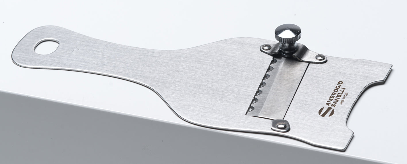 Tagliere in legno di noce per tartufo con accessori