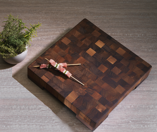 Tagliere in legno di noce con piedini